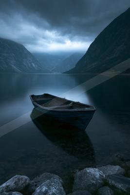 A serene water scene of lake.