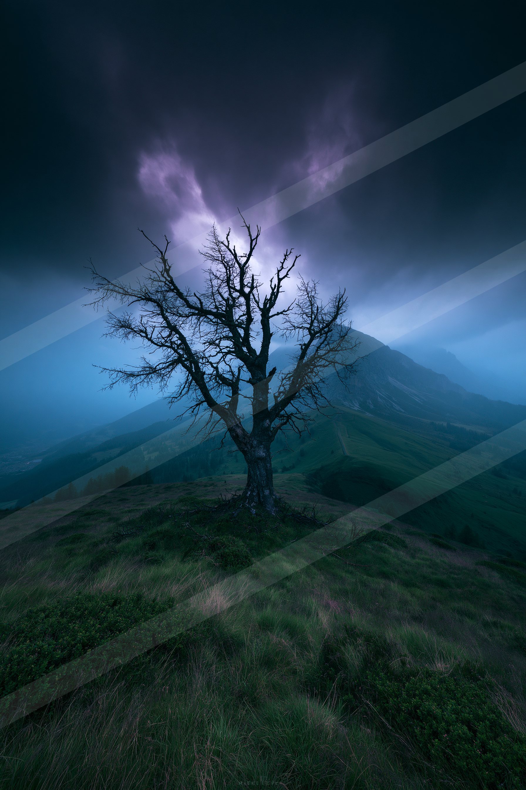 A dramatic sky scene of a storm.