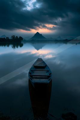 A serene water scene of lake.